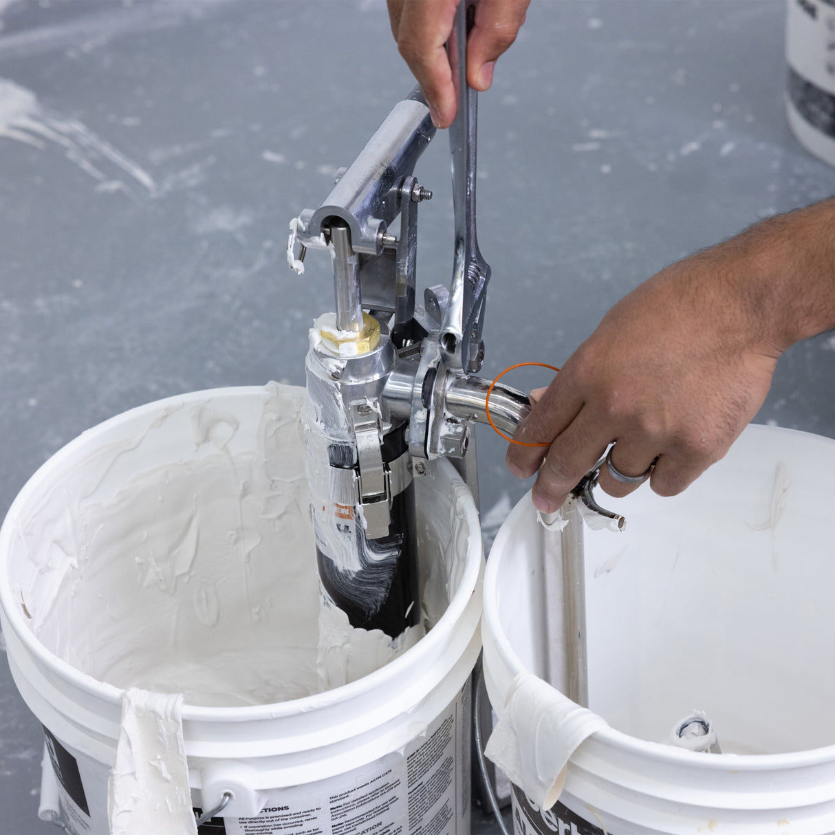 Pompe de chargement Drywall Master Easy Clean avec clapet de pied à dégagement rapide (remplissage de boîte non inclus)