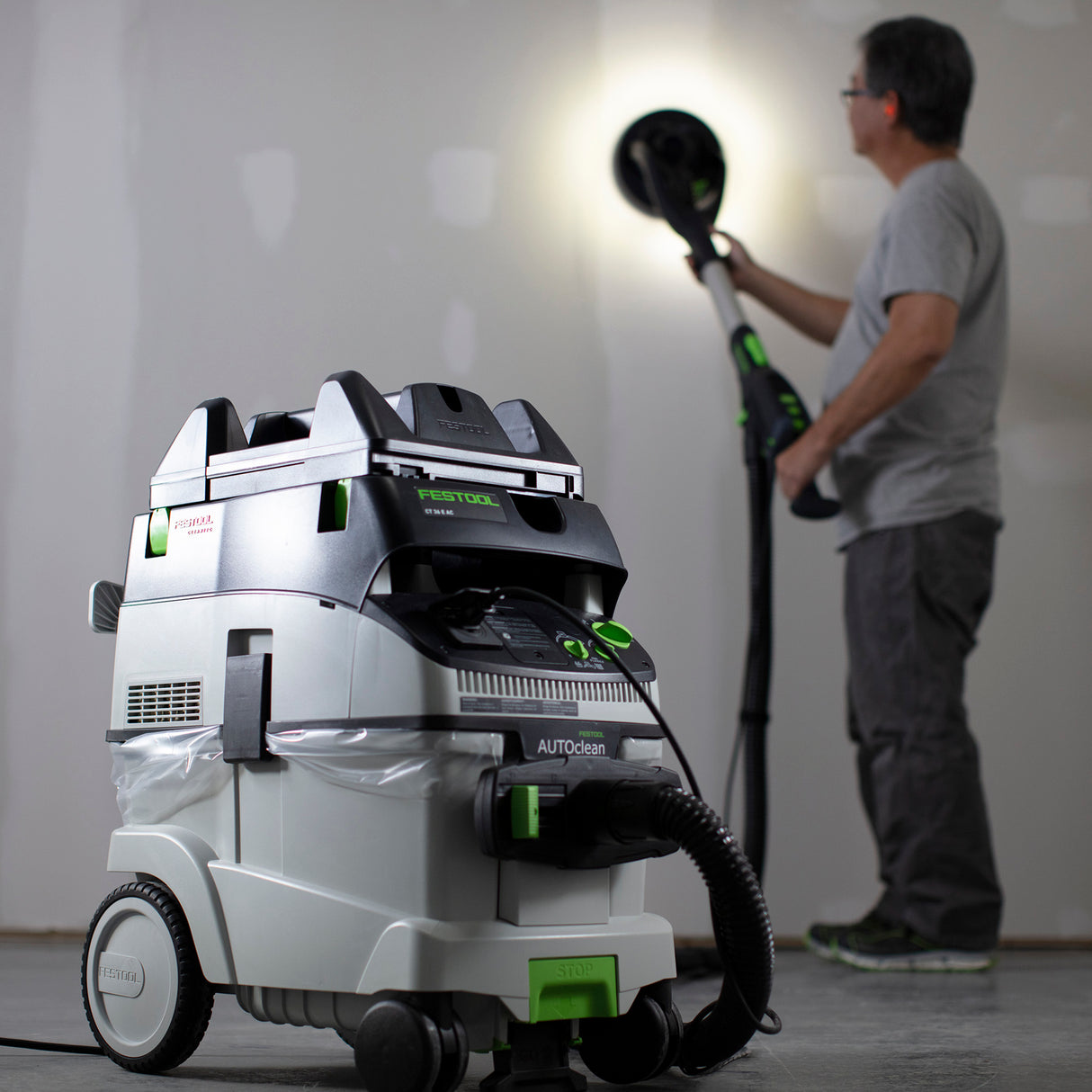 Ponceuse à cloison sèche Festool Planex 2.0 LHS 225 EQI-Plus et aspirateur avec Autoclean CT 48 EI AC