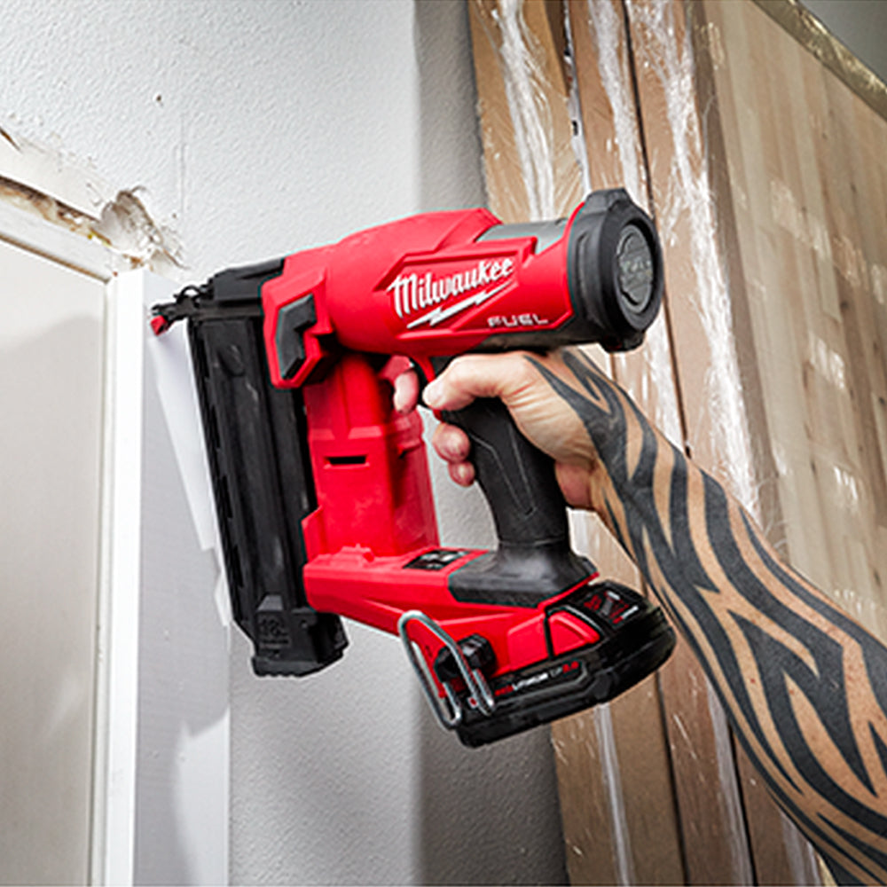 Milwaukee 2746-20 M18 Fuel 18 Gauge Brad Nailer (solo herramienta)
