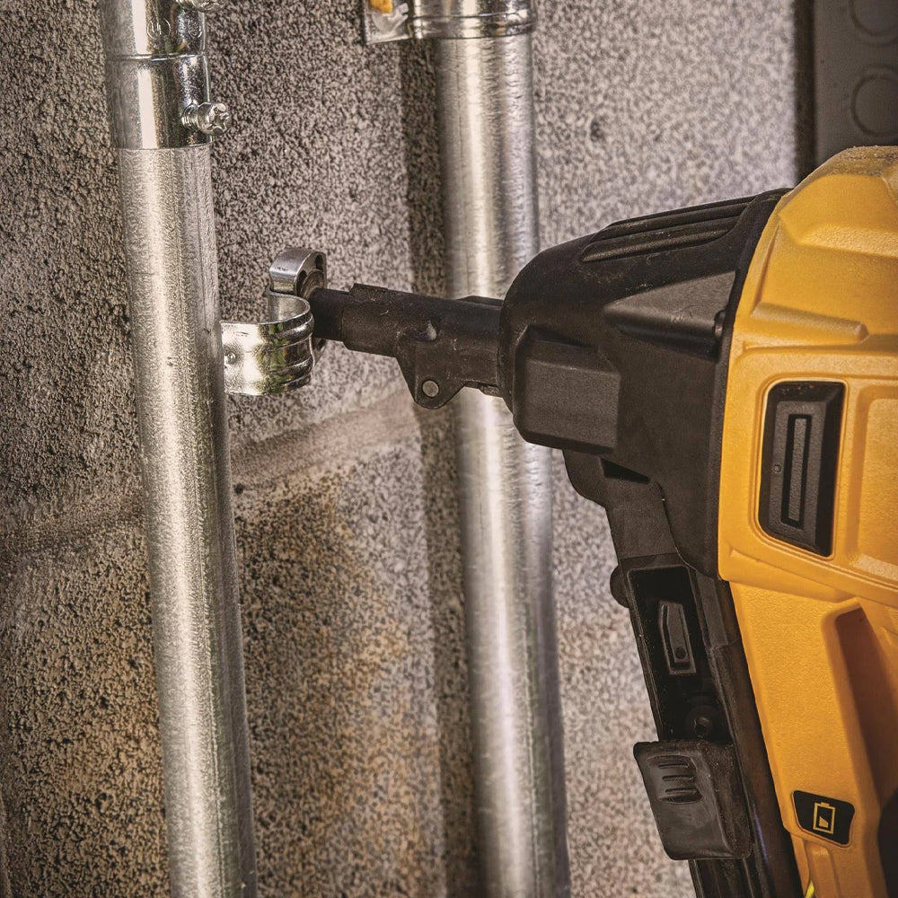 DeWalt DCN891P2 Kit de clavadora de concreto inalámbrica con cargador de 1"