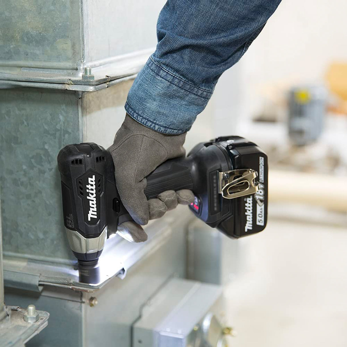 Makita DTW180TX1B Clé à chocs sans fil sous-compacte sans balais 3/8" avec batterie 5,0 Ah et kit de chargeur