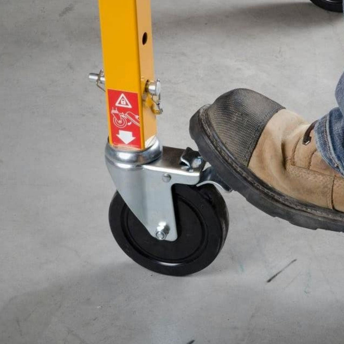 Roulettes Metaltech de 5 po avec goupille de verrouillage pour échafaudage Baker de la série Jobsite