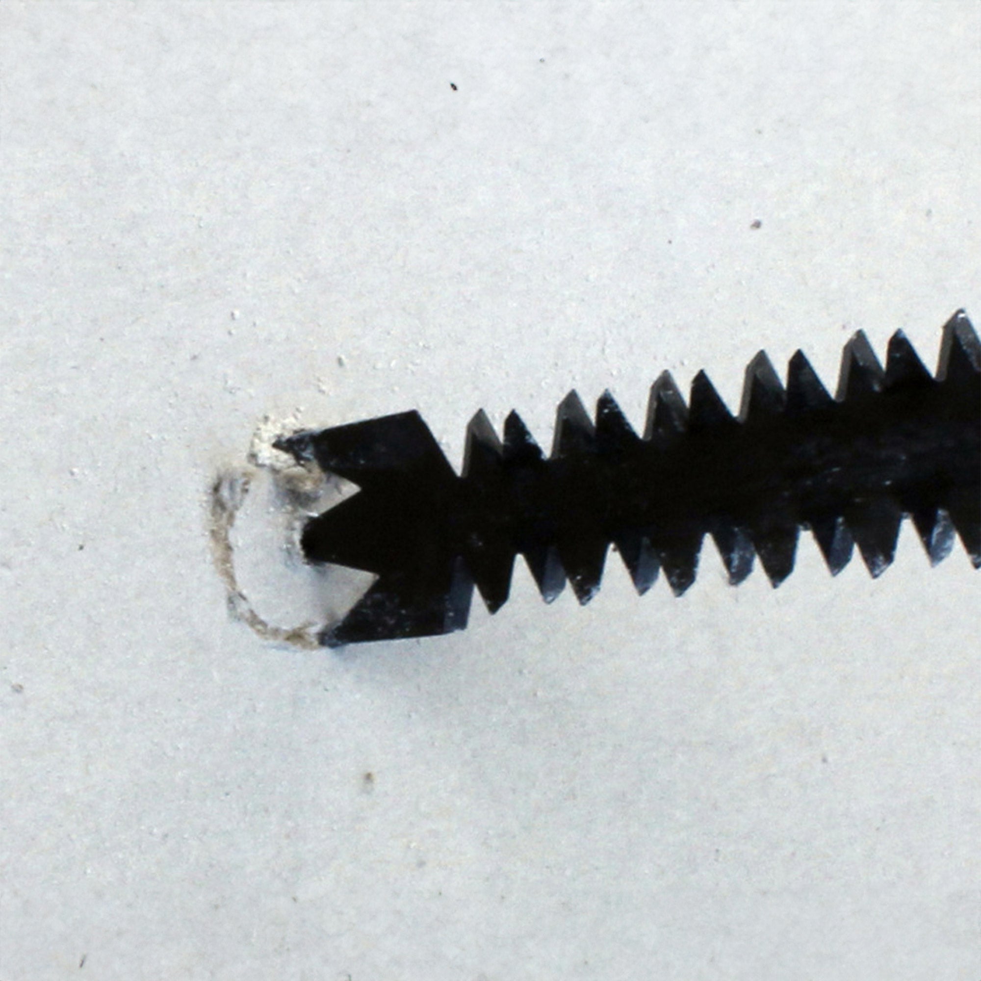 Sierra de pinchar Edma Crocoplac II con dientes en ambos lados y funda