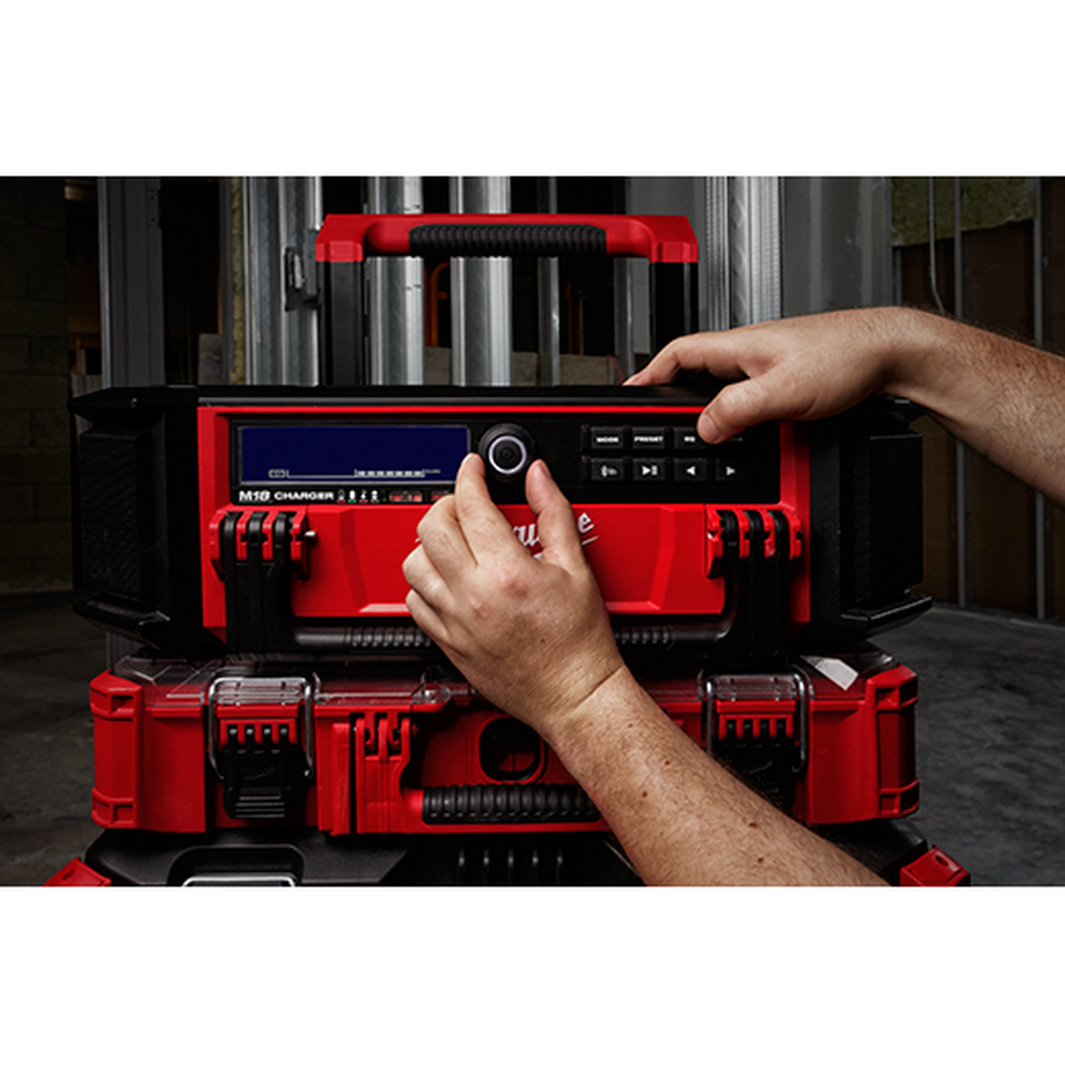 Milwaukee 2950-20 PACKOUT Radio + Chargeur