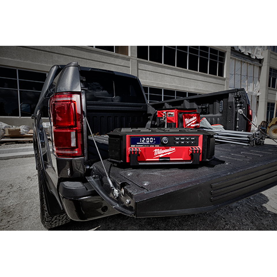 Milwaukee 2950-20 PACKOUT Radio + Chargeur