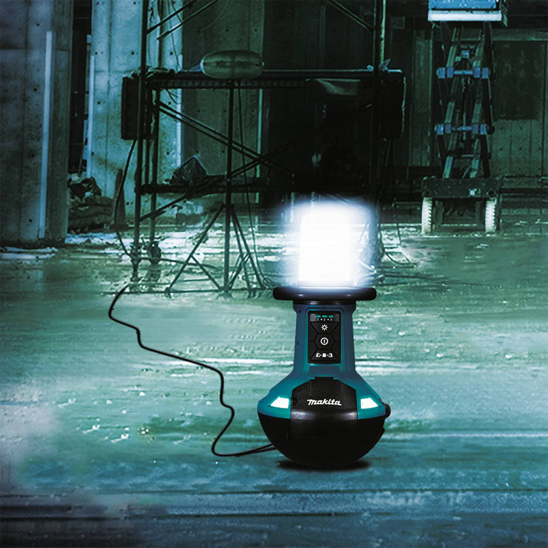 Makita DML810 18V LXT Lampe de travail LED à redressement automatique